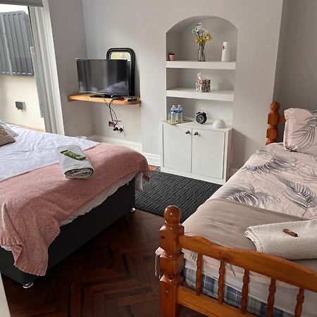 Home From Home Cosy B&B Лондон Экстерьер фото